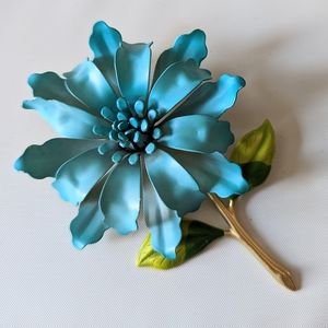 1960's 1970's METAL FLOWER PIN aqua (C1)